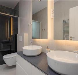 3 bedroom villa with infinity pool in Opatija, sleeps 6